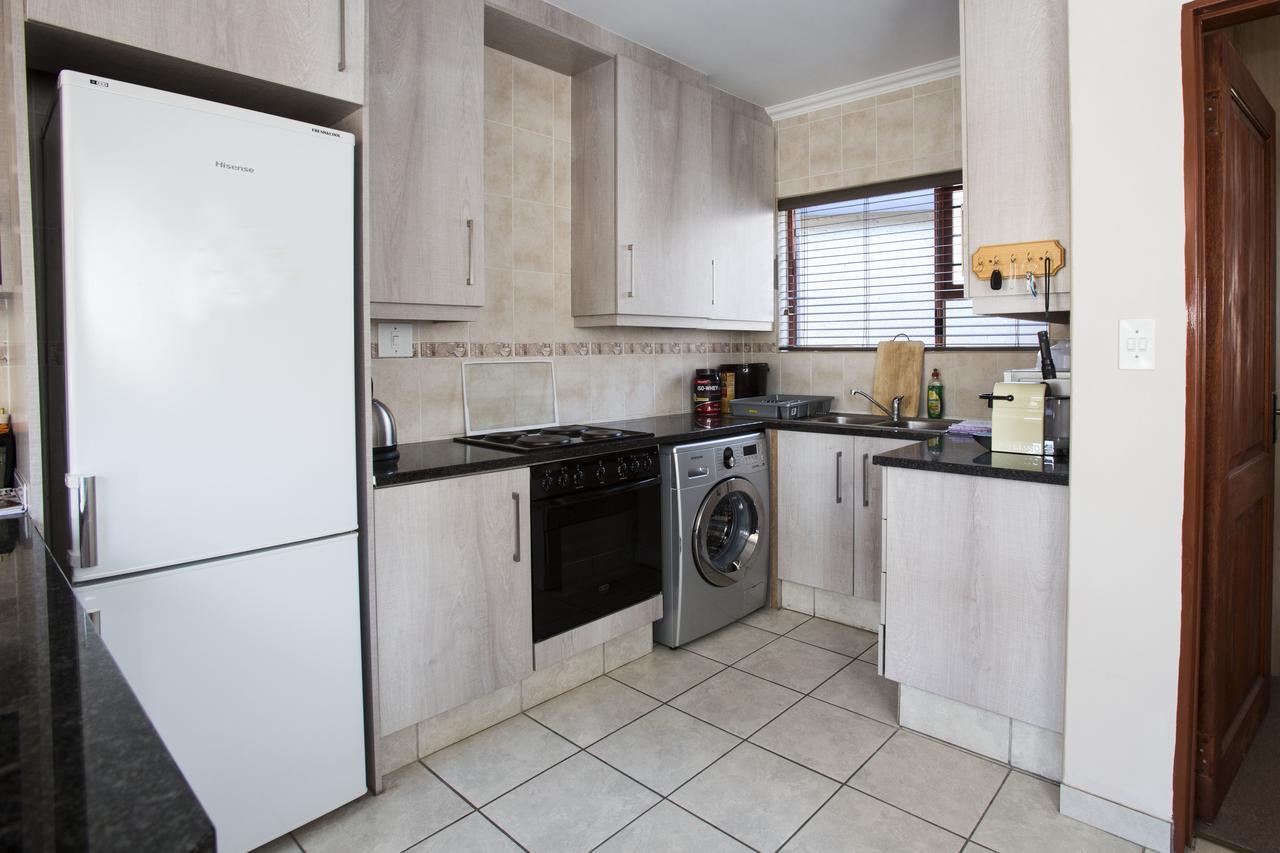 יוהנסבורג Spacious Garden Cottage מראה חיצוני תמונה