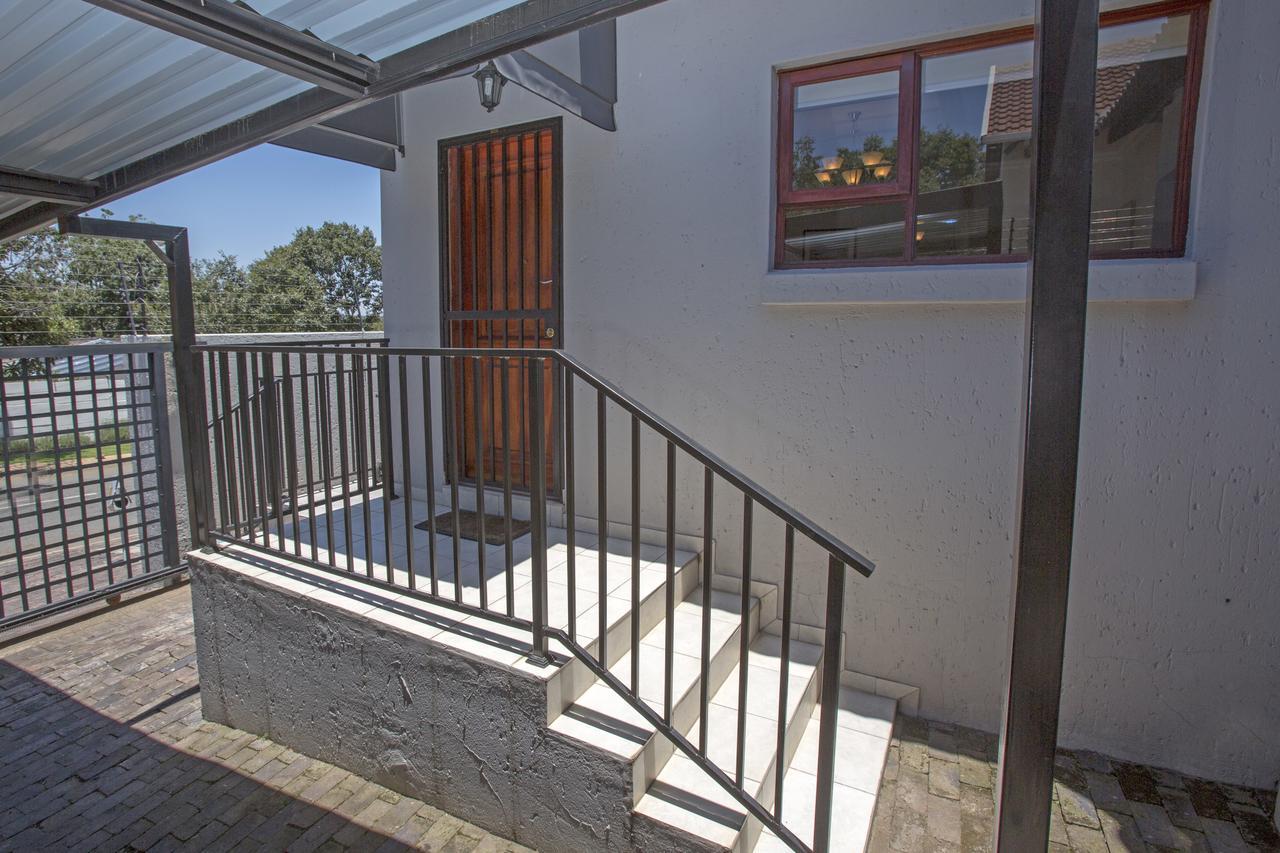 יוהנסבורג Spacious Garden Cottage מראה חיצוני תמונה