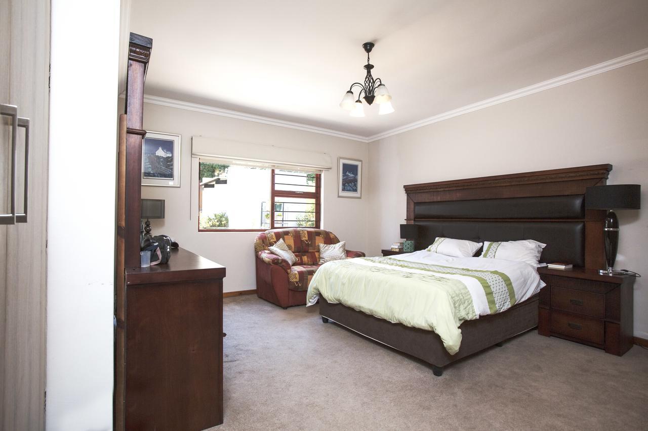 יוהנסבורג Spacious Garden Cottage מראה חיצוני תמונה